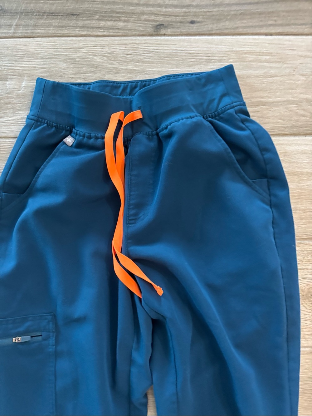 figs scrub pants